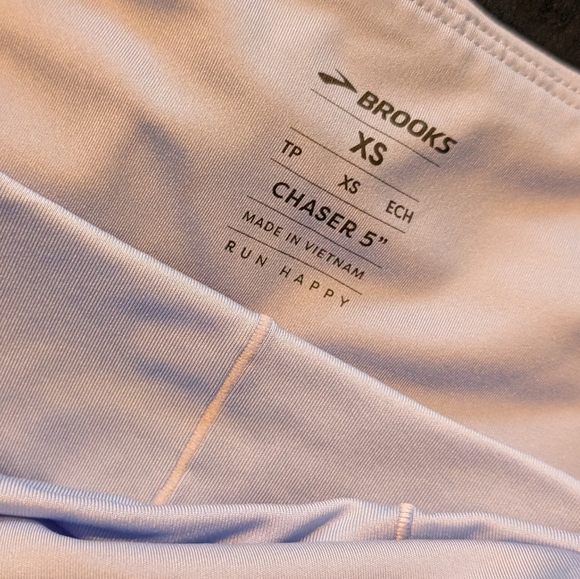 Brooks Chaser 5 inch Shorts - Picture 3 of 4